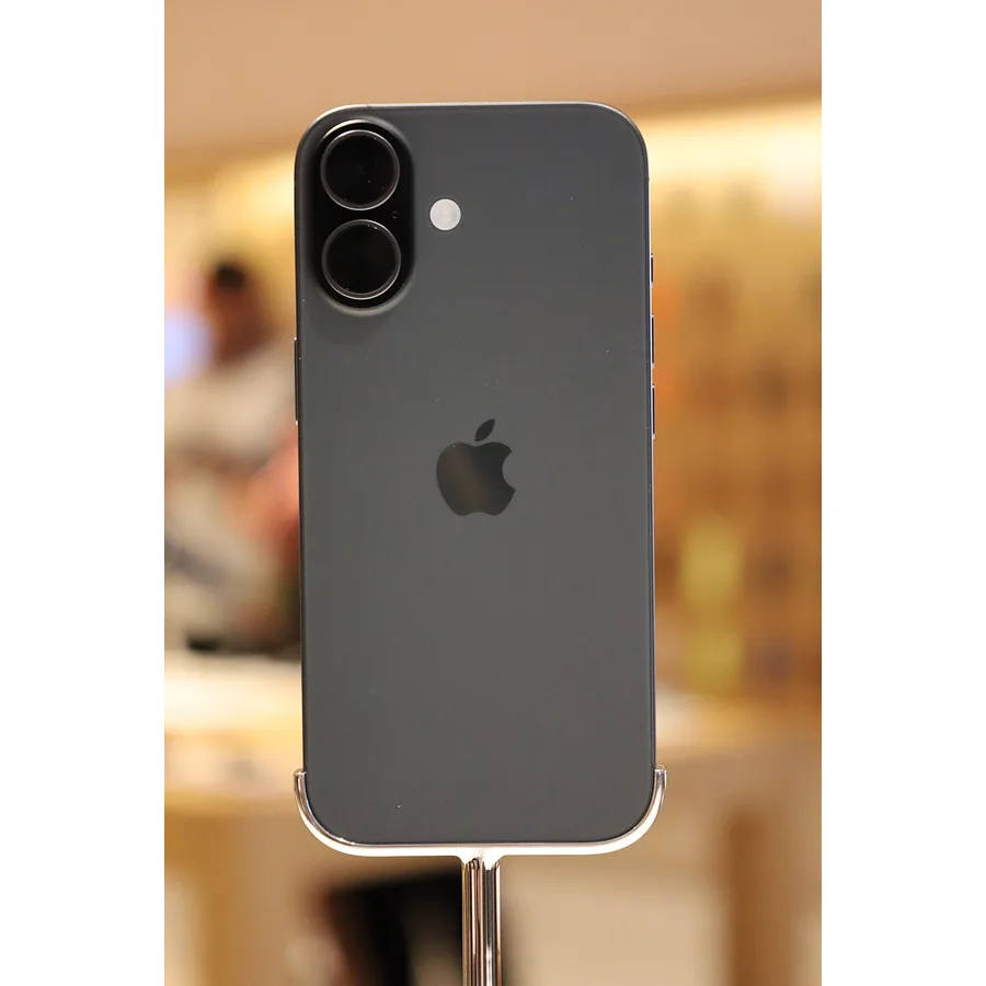 iPhone 17